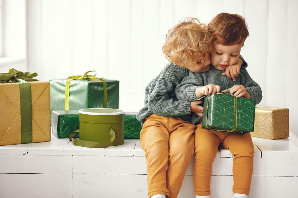 homepage kids opening presents